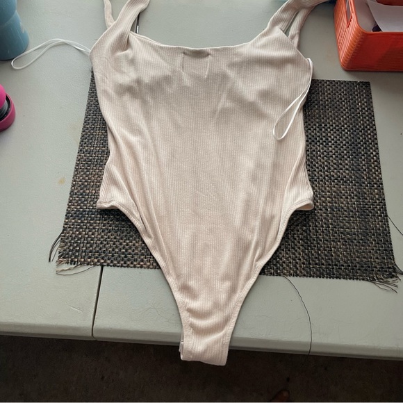 Princess Polly xx beige bodysuit - Picture 2 of 5